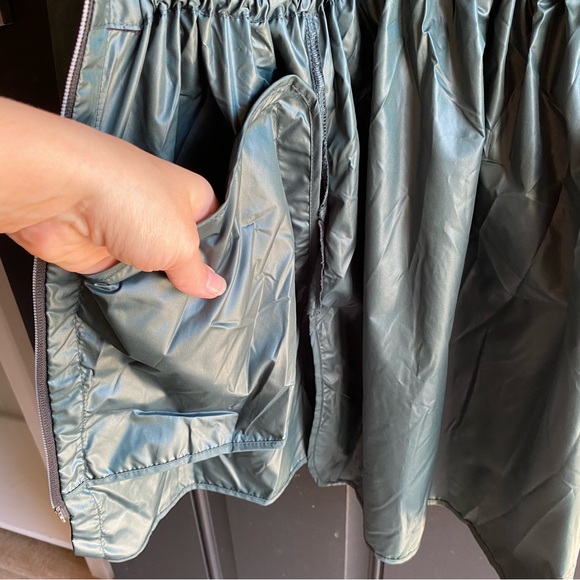 Heroine Sport Green Windbreaker Jacket Size Large - Picture 10 of 11